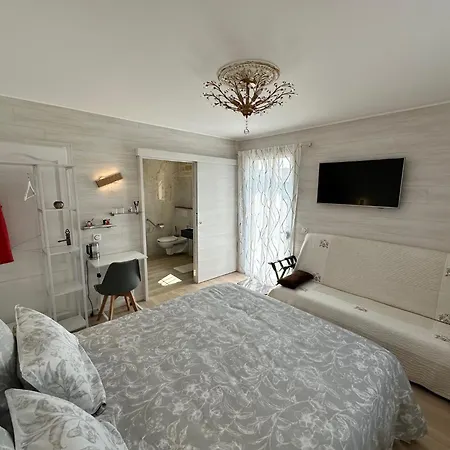 Des Anges Bed & Breakfast 4*